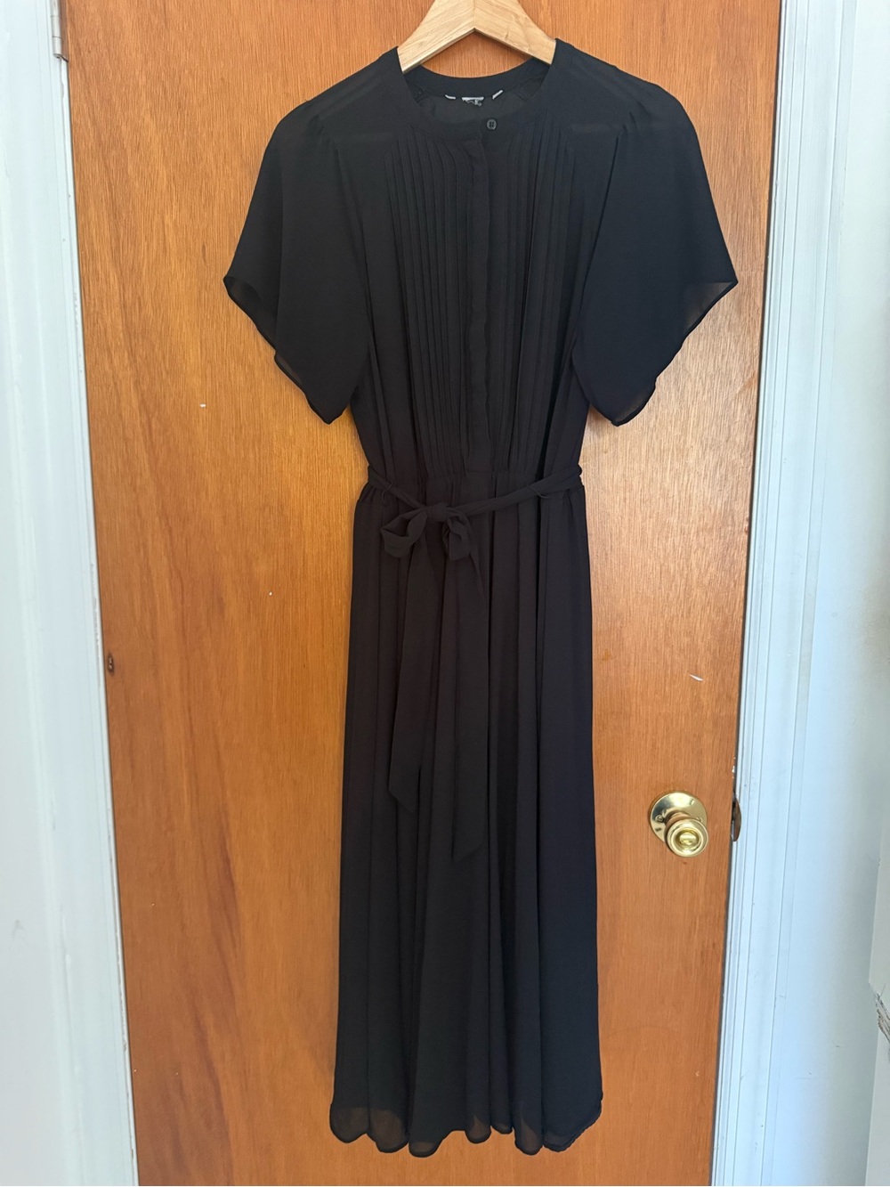 Black Pleated Tie-Waist Midi Dress - Women's